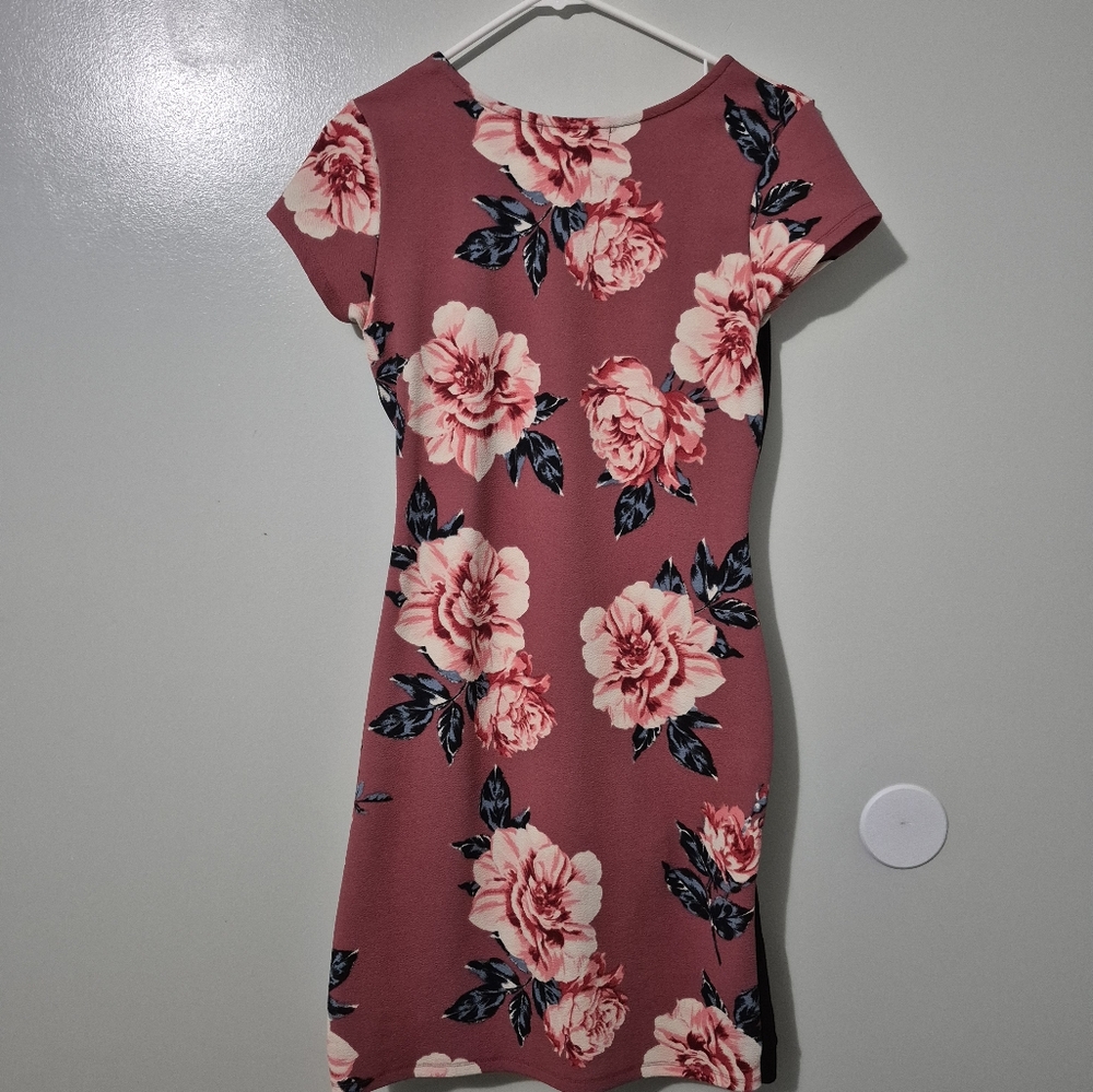 Dress - Picture 3 of 3